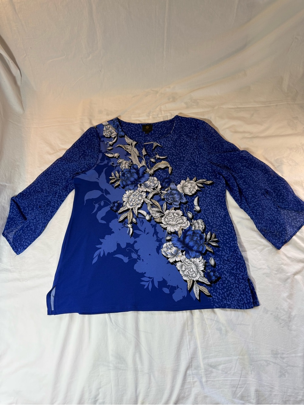 Women's Blue Floral Embroidered Scoop Neck Top Large